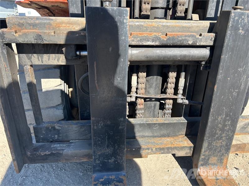 Nissan MUG1F2A30DV 5400 lb Pneumatic Tire Forklift 그 외 지게차