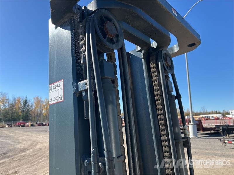 Nissan MUG1F2A30DV 5400 lb Pneumatic Tire Forklift 其他叉车