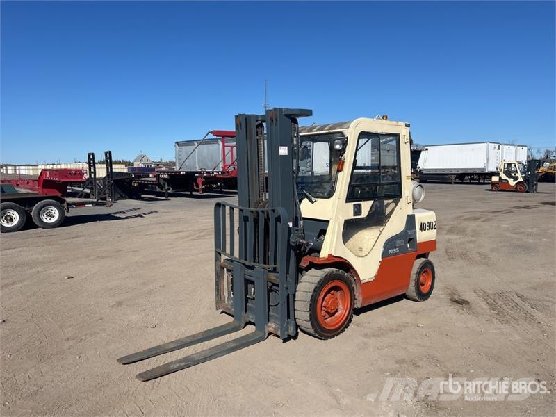 Nissan MUG1F2A30DV 5400 lb Pneumatic Tire Forklift 그 외 지게차