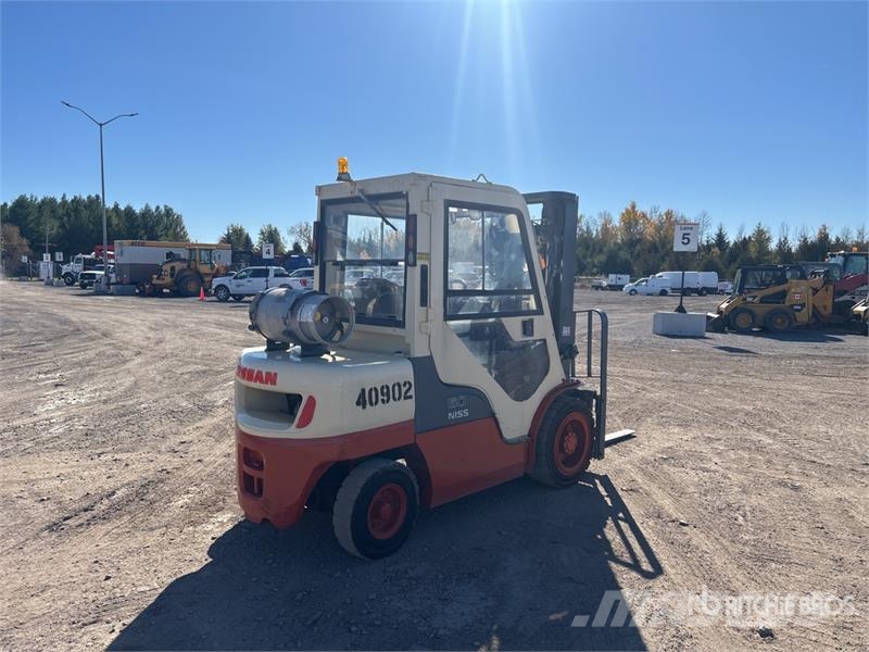 Nissan MUG1F2A30DV 5400 lb Pneumatic Tire Forklift 그 외 지게차