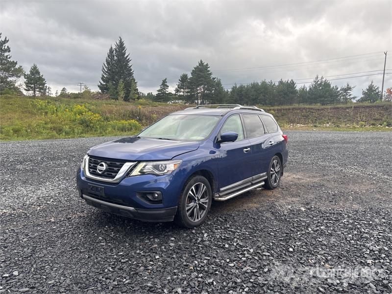 Nissan Pathfinder Platinum 4WD SUV Kistehergépjárművek