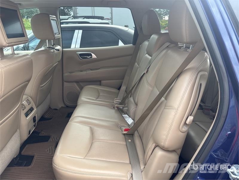 Nissan Pathfinder Platinum 4WD SUV Kistehergépjárművek