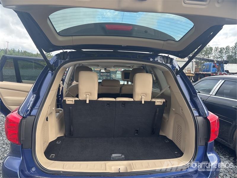 Nissan Pathfinder Platinum 4WD SUV Kistehergépjárművek