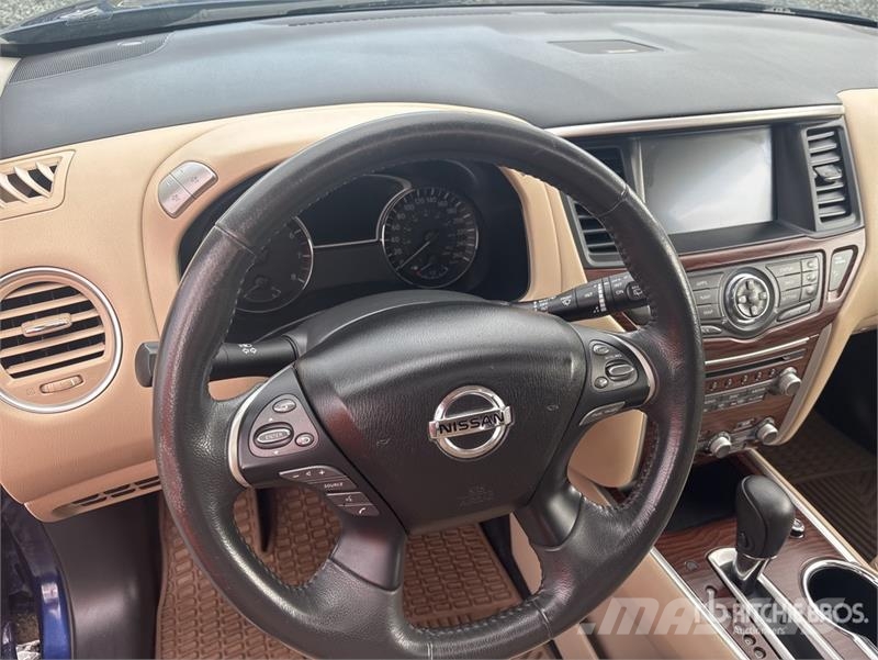 Nissan Pathfinder Platinum 4WD SUV Kistehergépjárművek