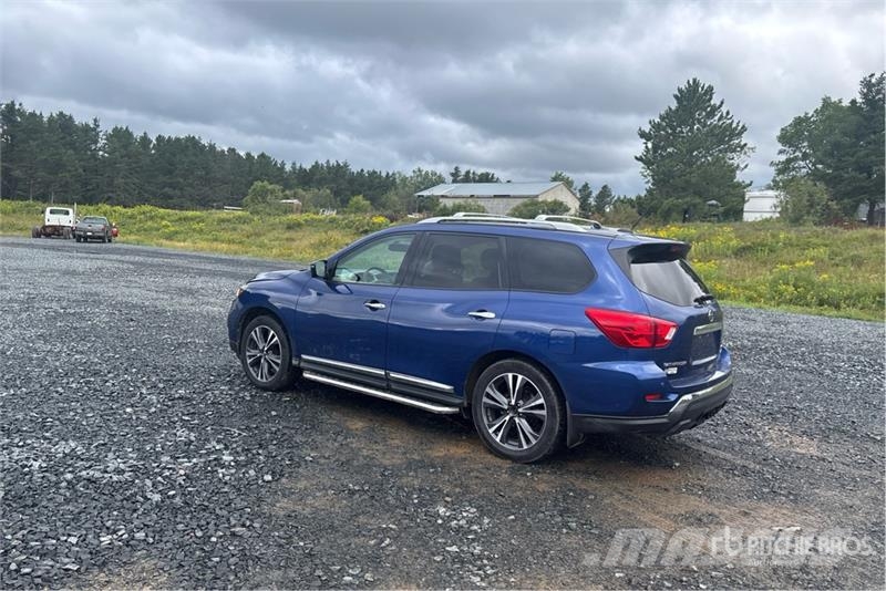 Nissan Pathfinder Platinum 4WD SUV Kistehergépjárművek