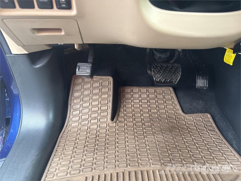 Nissan Pathfinder Platinum 4WD SUV Kistehergépjárművek