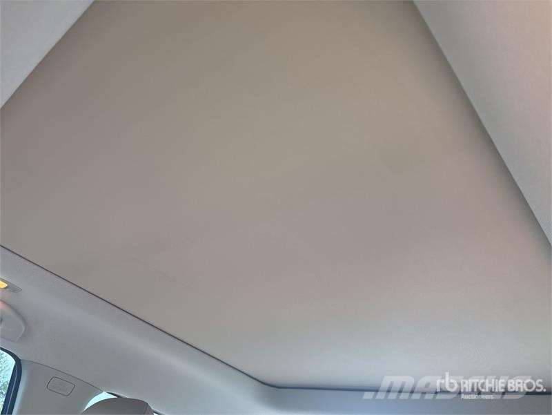 Nissan Pathfinder Platinum 4WD SUV Kistehergépjárművek