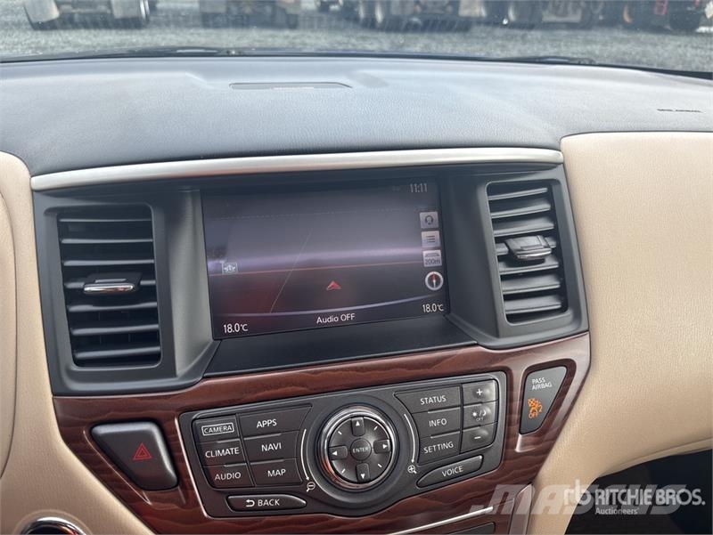 Nissan Pathfinder Platinum 4WD SUV Kistehergépjárművek