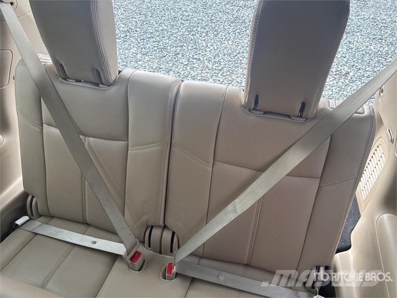 Nissan Pathfinder Platinum 4WD SUV Kistehergépjárművek