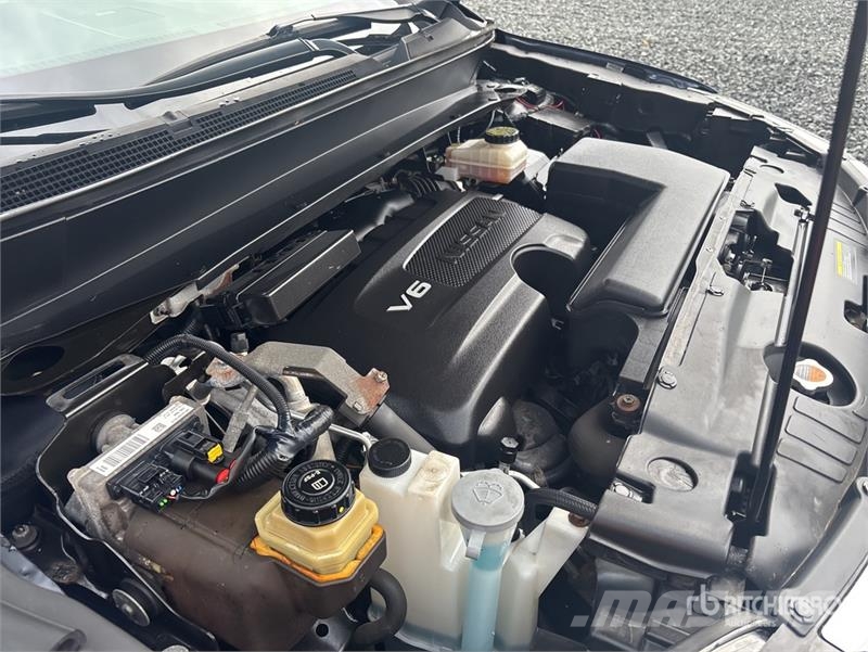 Nissan Pathfinder Platinum 4WD SUV Kistehergépjárművek