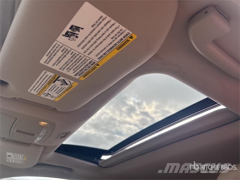 Nissan Pathfinder Platinum 4WD SUV Kistehergépjárművek