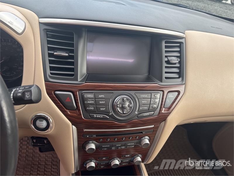 Nissan Pathfinder Platinum 4WD SUV Kistehergépjárművek