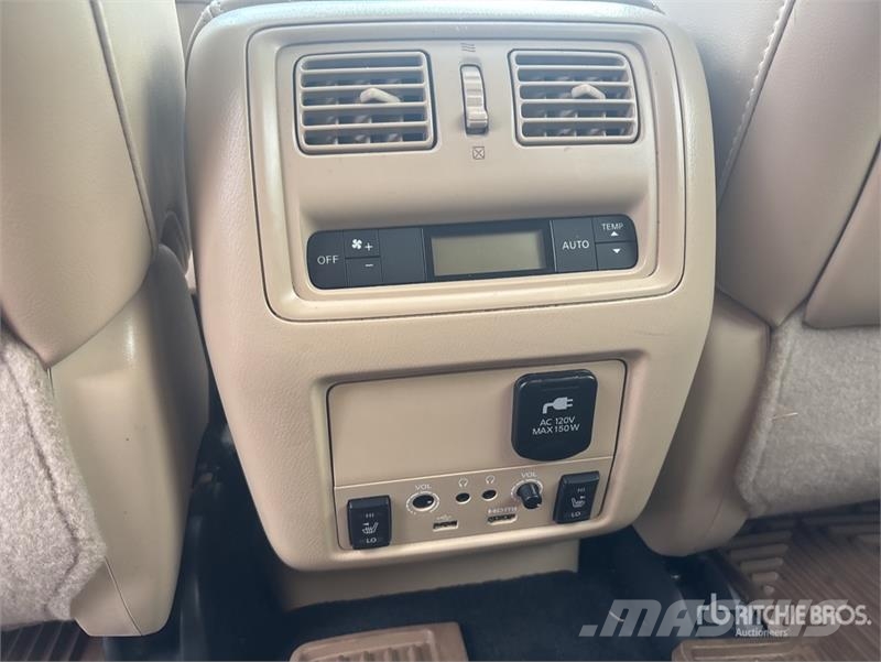 Nissan Pathfinder Platinum 4WD SUV Kistehergépjárművek