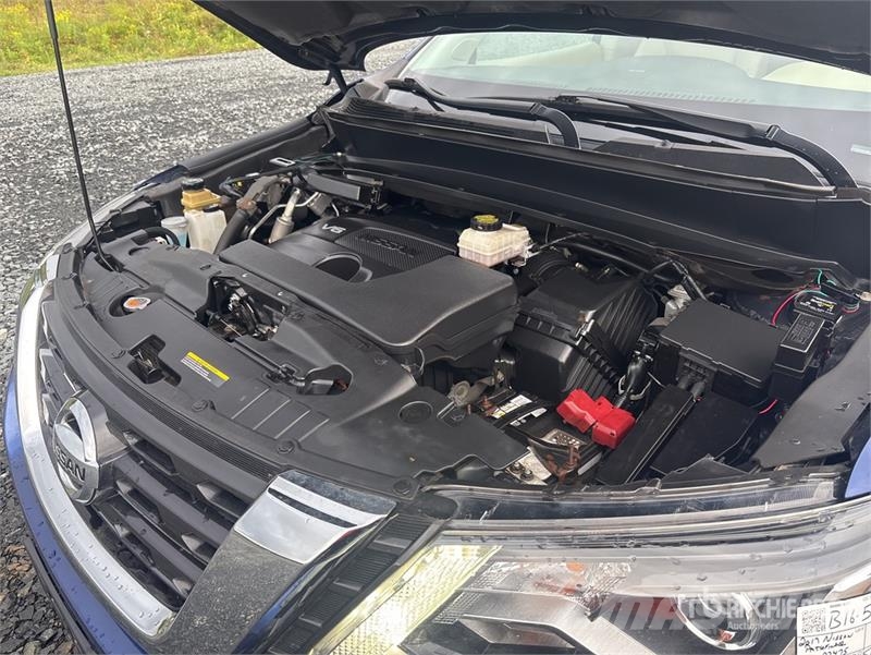 Nissan Pathfinder Platinum 4WD SUV Kistehergépjárművek
