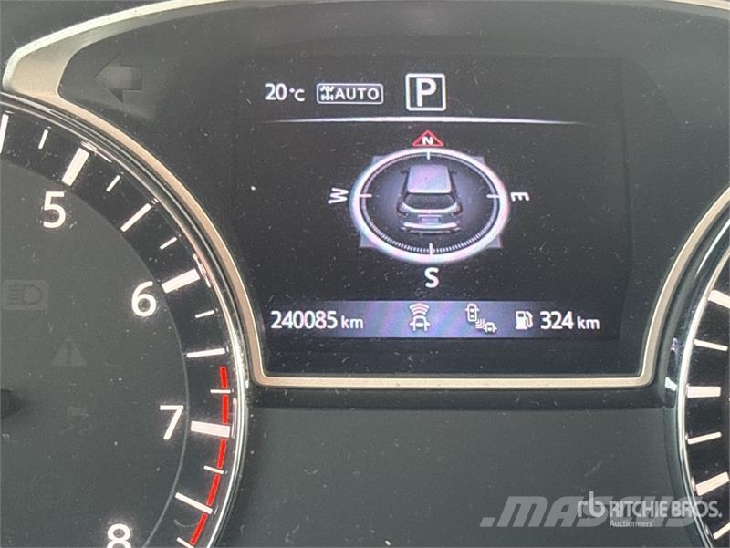 Nissan Pathfinder Platinum 4WD SUV Kistehergépjárművek