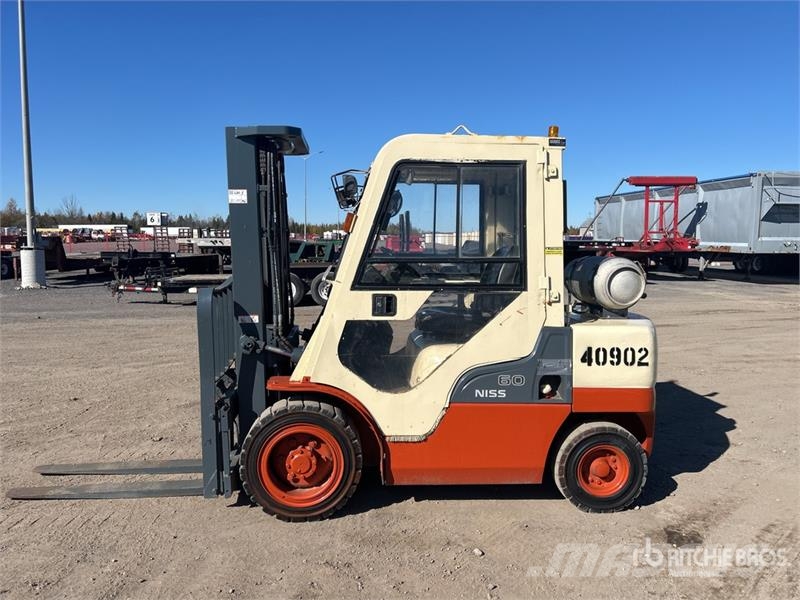 Nissan PF60DFMUG1F2A30D 5400 lb Cushion Tire Forklift Viličarji - drugo