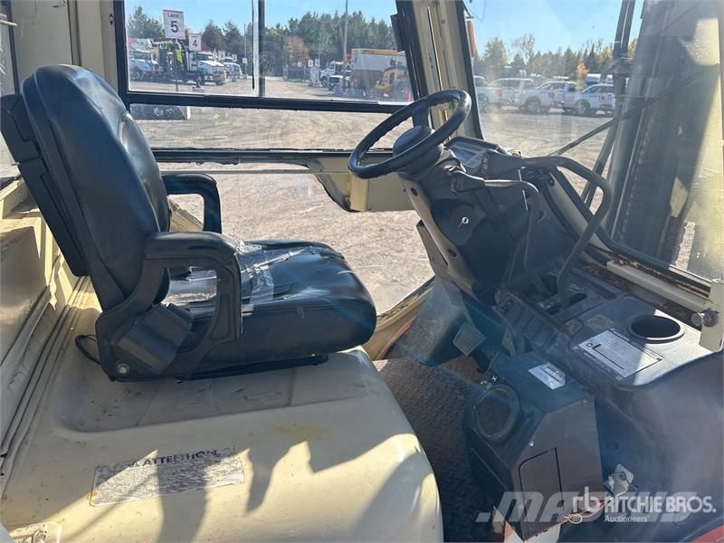 Nissan PF60DFMUG1F2A30D 5400 lb Cushion Tire Forklift Viličarji - drugo