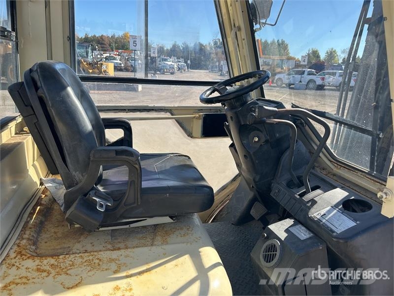 Nissan PF60DFMUG1F2A30D 5400 lb Forklift Viličarji - drugo