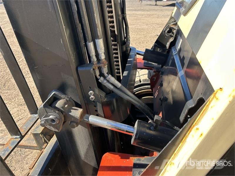 Nissan PF60DFMUG1F2A30D 5400 lb Cushion Tire Forklift Viličarji - drugo