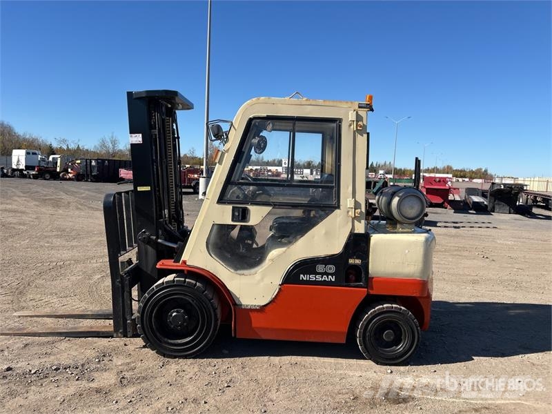 Nissan PF60DFMUG1F2A30D 5400 lb Cushion Tire Forklift Viličarji - drugo