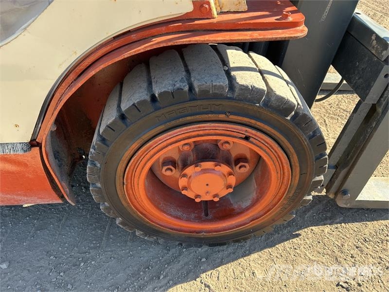 Nissan PF60DFMUG1F2A30D 5400 lb Forklift Viličarji - drugo