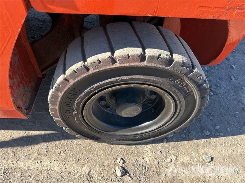 Nissan PF60DFMUG1F2A30D 5400 lb Cushion Tire Forklift Viličarji - drugo