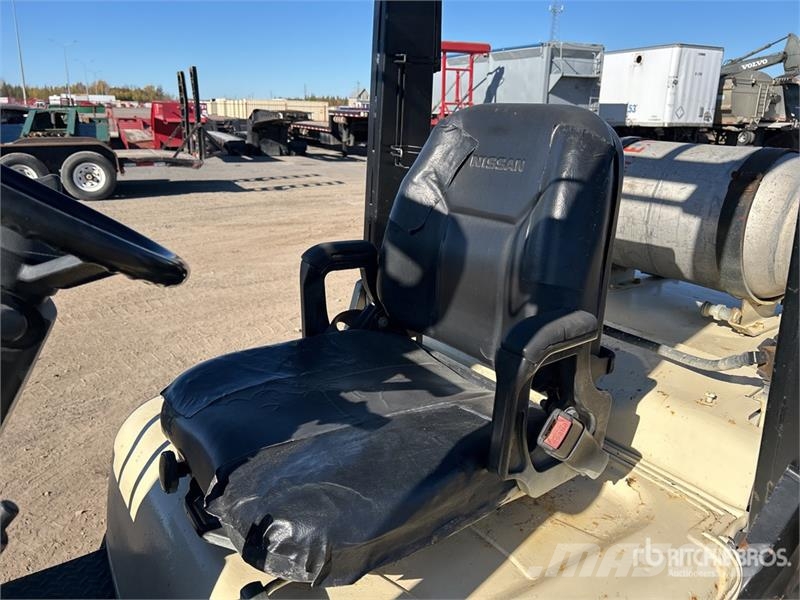 Nissan PF60DFMUG1F2A30D 5400 lb Cushion Tire Forklift Viličarji - drugo