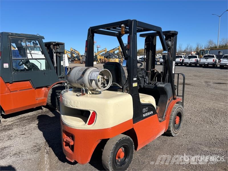 Nissan PF60DFMUG1F2A30D 5400 lb Cushion Tire Forklift Viličarji - drugo