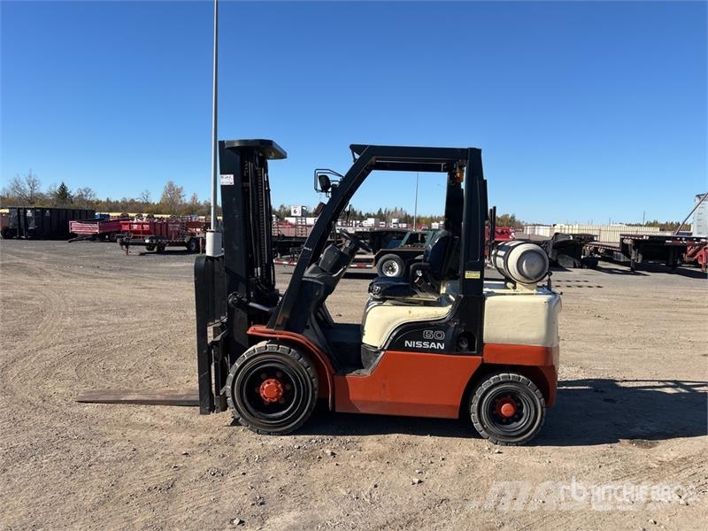 Nissan PF60DFMUG1F2A30D 5400 lb Cushion Tire Forklift Viličarji - drugo
