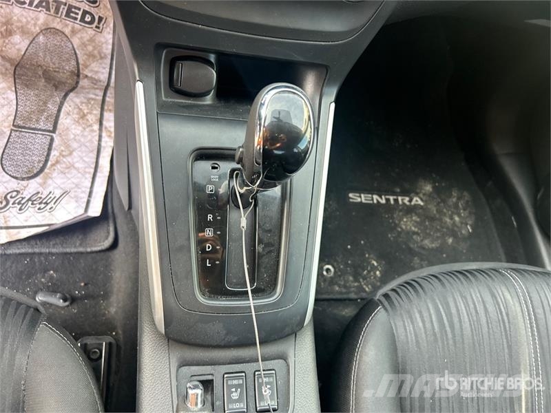 Nissan SALVAGE Sentra Automobile Avtomobili