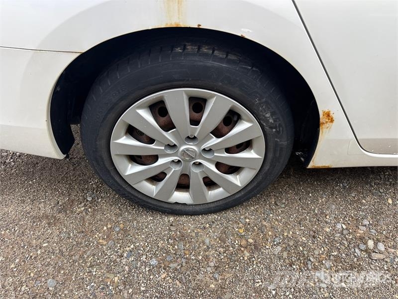Nissan Sentra Automobile (Inoperable) Kistehergépjárművek