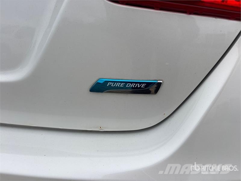Nissan Sentra Automobile (Inoperable) Kistehergépjárművek