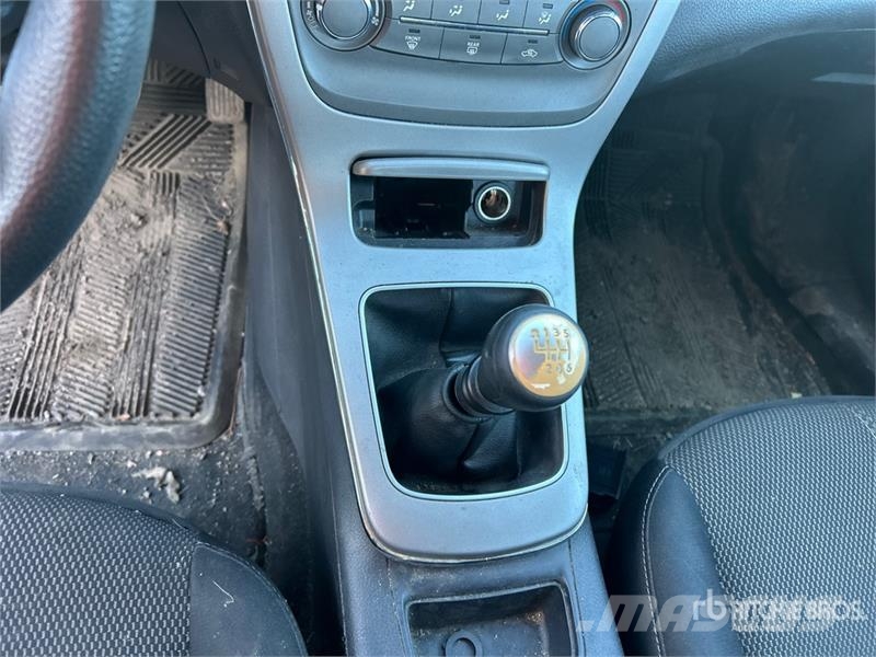 Nissan Sentra Automobile (Inoperable) Cars