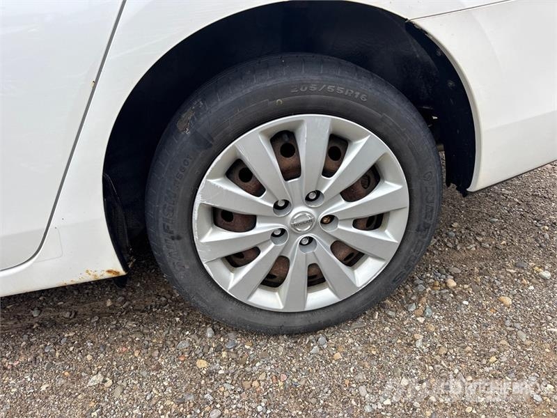 Nissan Sentra Automobile (Inoperable) Kistehergépjárművek