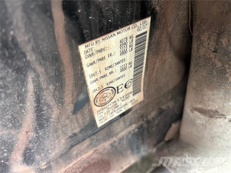 Nissan Titan 4x4 Crew Cab Pickup (Inoperable) أخرى