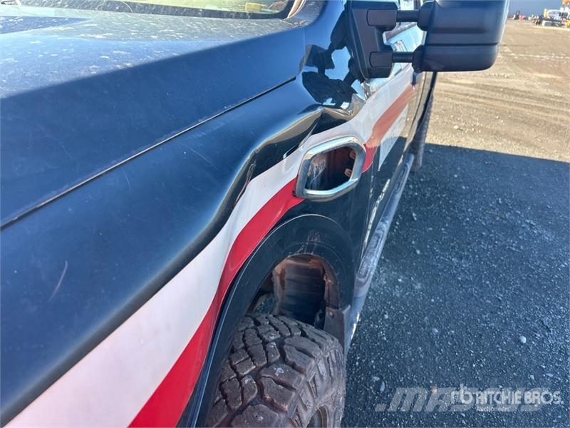 Nissan Titan 4x4 Crew Cab Pickup (Inoperable) Anders
