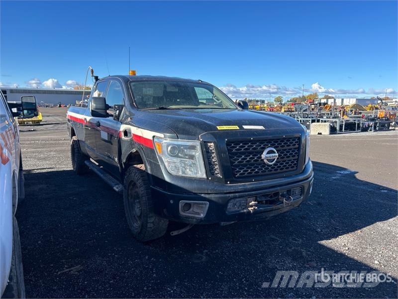 Nissan Titan 4x4 Crew Cab Pickup (Inoperable) Anders