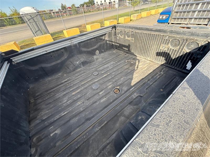 Nissan Titan XD 4x4 Crew Cab Pickup Ostalo