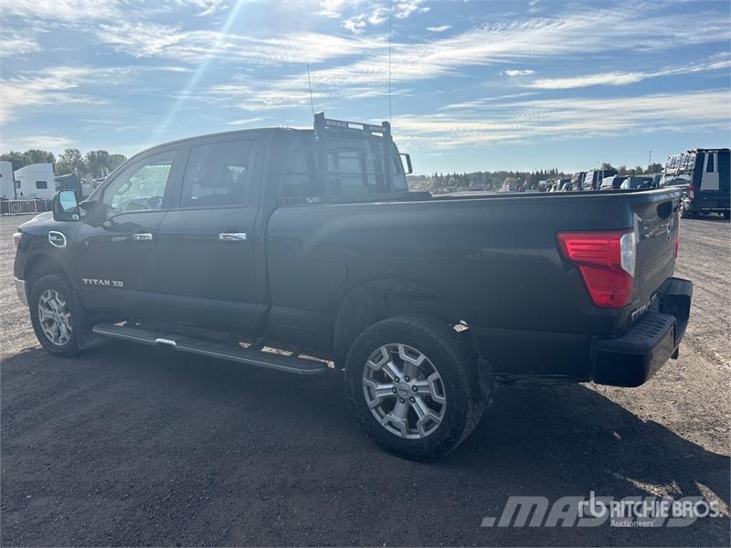 Nissan Titan XD 4x4 Crew Cab Pickup Ostalo