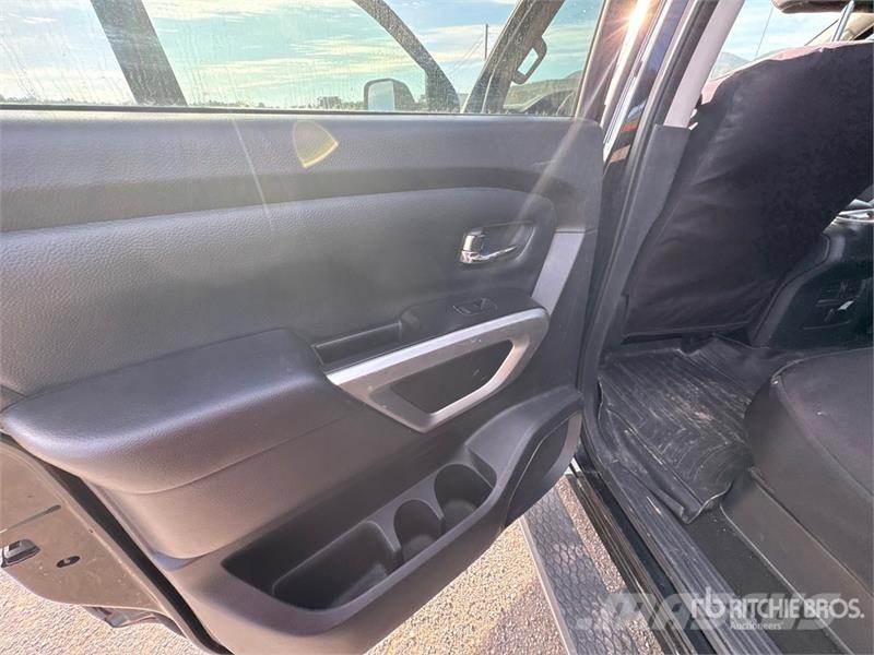 Nissan Titan XD 4x4 Crew Cab Pickup Ostalo