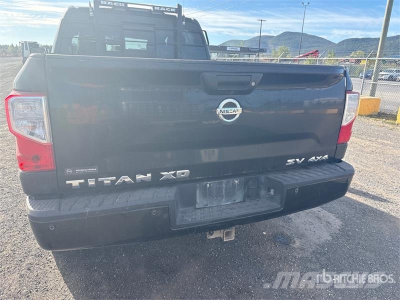 Nissan Titan XD 4x4 Crew Cab Pickup Ostalo