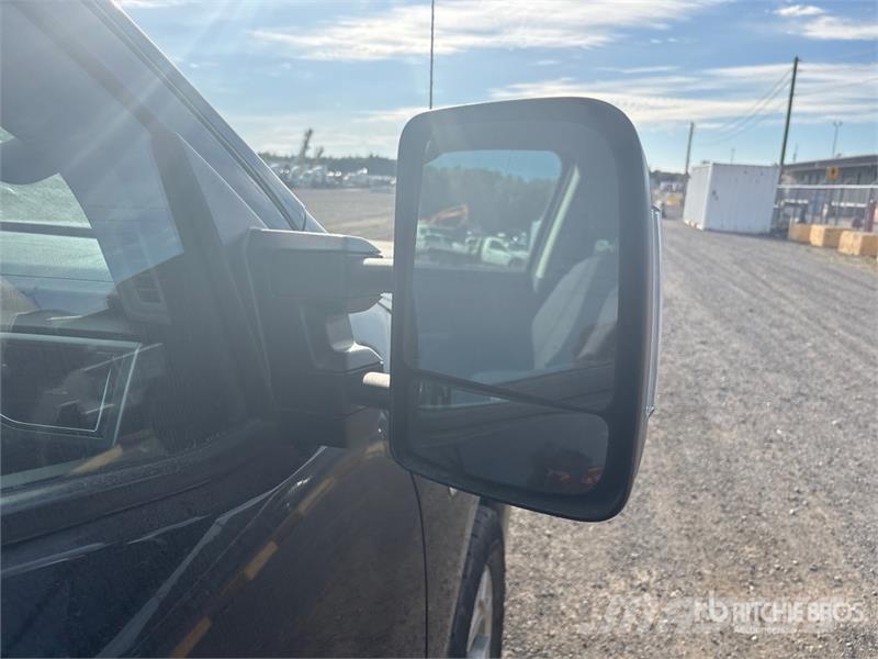 Nissan Titan XD 4x4 Crew Cab Pickup Ostalo