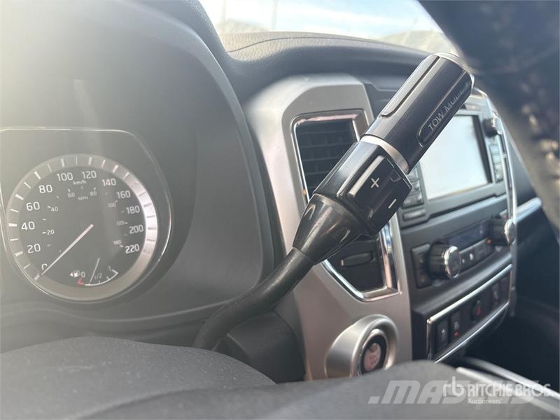 Nissan Titan XD 4x4 Crew Cab Pickup Ostalo