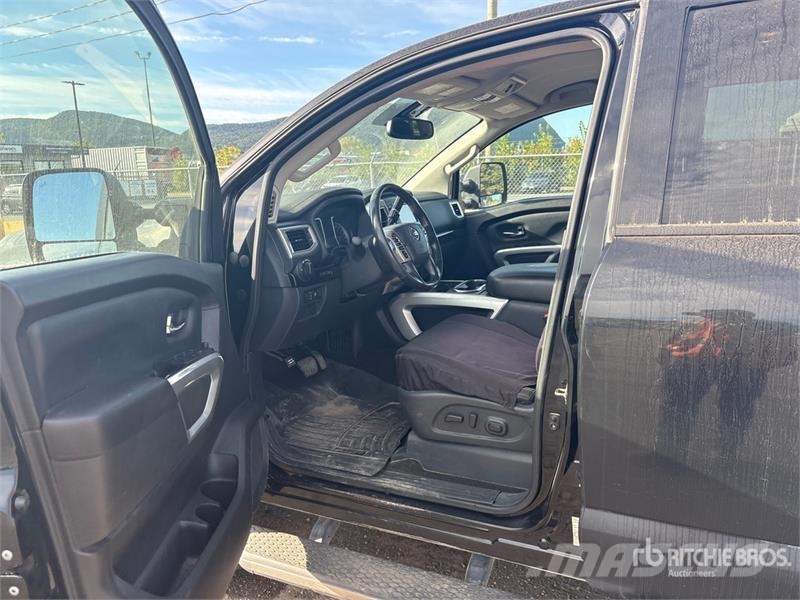 Nissan Titan XD 4x4 Crew Cab Pickup Ostalo