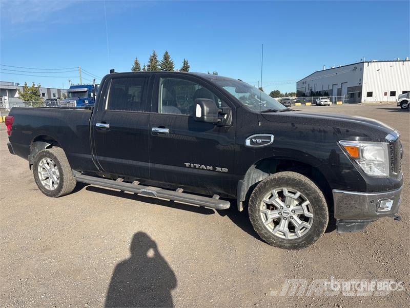 Nissan Titan XD 4x4 Crew Cab Pickup Ostalo
