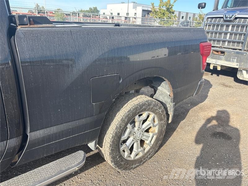 Nissan Titan XD 4x4 Crew Cab Pickup Ostalo