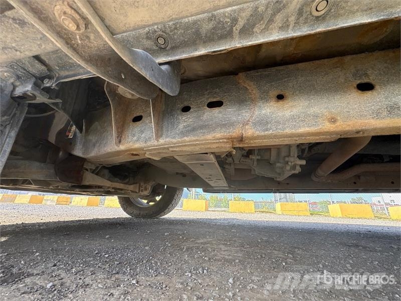 Nissan Titan XD 4x4 Crew Cab Pickup Ostalo