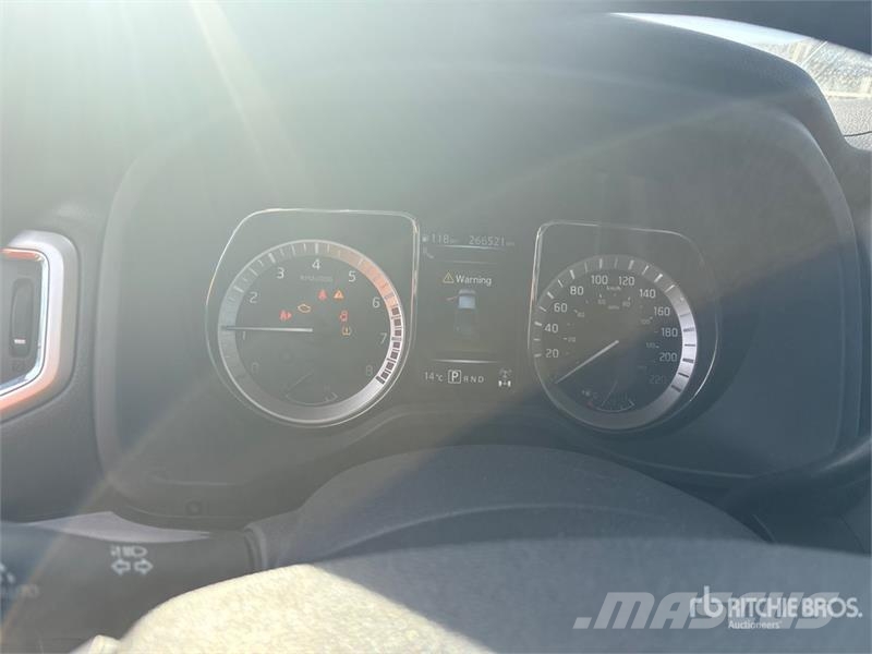 Nissan Titan XD 4x4 Crew Cab Pickup Ostalo
