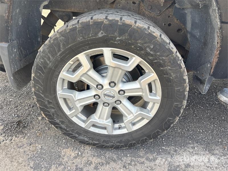 Nissan Titan XD 4x4 Crew Cab Pickup Ostalo