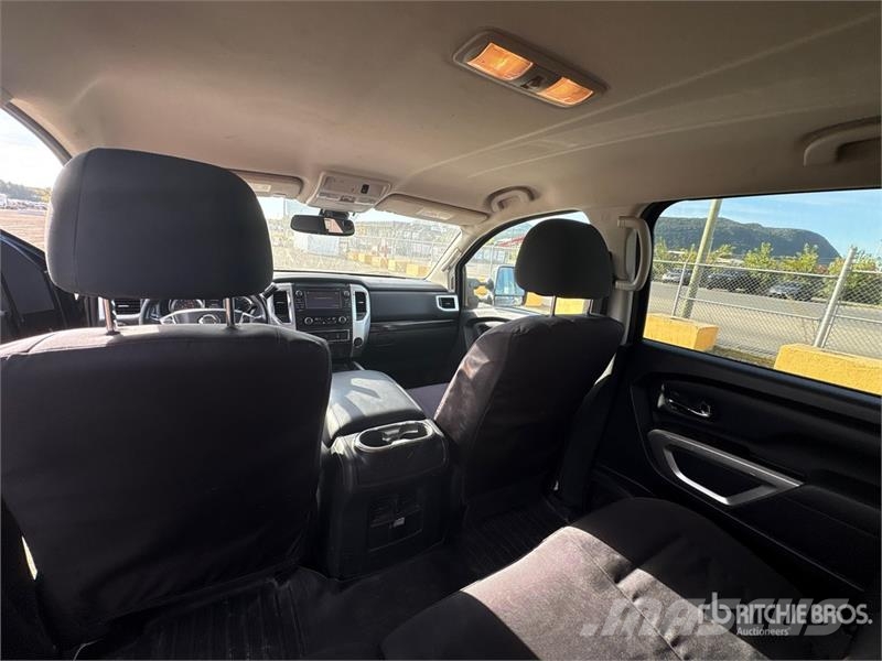 Nissan Titan XD 4x4 Crew Cab Pickup Ostalo